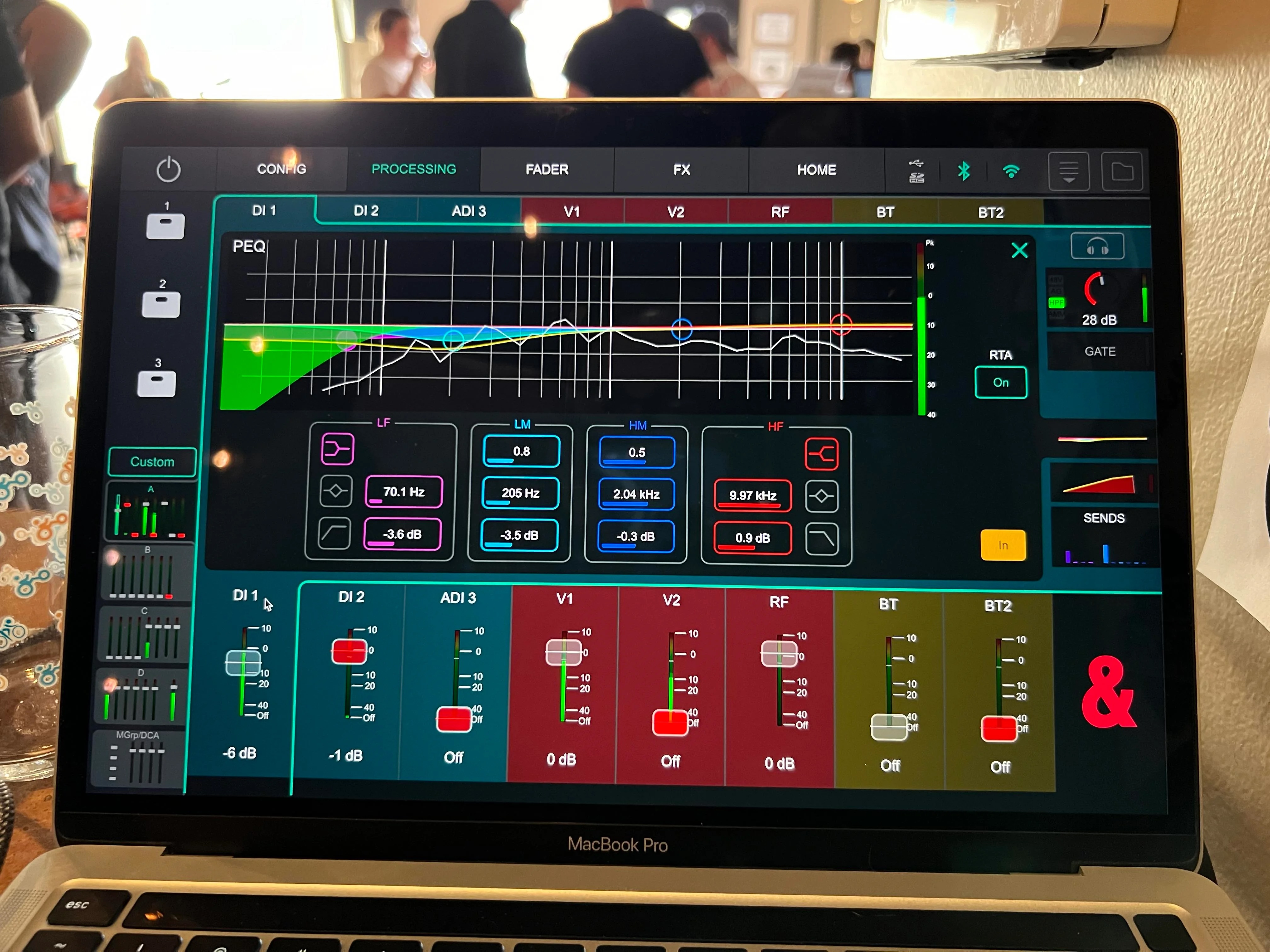 Mixing console and DJ controller